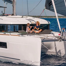 Lagoon 40 (4+2Cab)