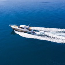 Riviera 5000 Sport Yacht