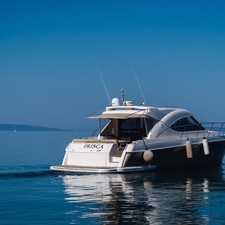 Riviera 5000 Sport Yacht