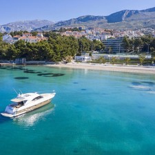 Riviera 5000 Sport Yacht