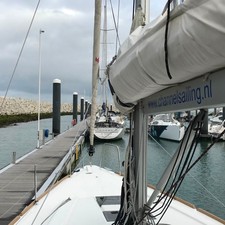 Beneteau Oceanis 38