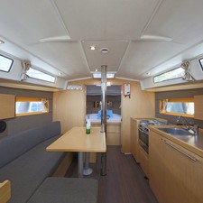 Beneteau Oceanis 38