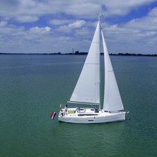 Dufour 360