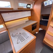 Dufour 390