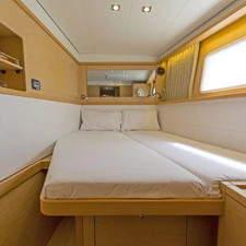 Lagoon 450F AC &amp; GEN