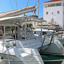 Lagoon 421