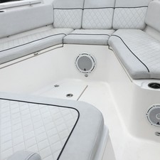 328 Sea Fox Commander