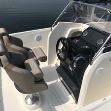 Quicksilver 675