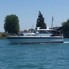 Chris-Craft Roamer Regal Sedan