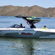 Malibu Wakesetter 25 LSV