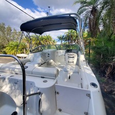 Robalo R227 Dual Console