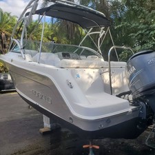 Robalo R227 Dual Console