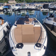 Quicksilver Activ 755 Sundeck