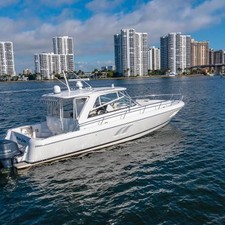 Intrepid 475 Sport Yacht