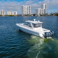 Intrepid 475 Sport Yacht