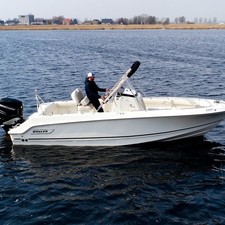 Boston Whaler 230 Outrage