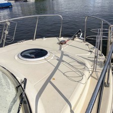 Velvette 23 Active Sedan