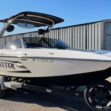 Malibu Wakesetter 22 MXZ