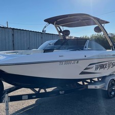 Malibu Wakesetter 22 MXZ