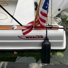 Boston Whaler 210 Outrage