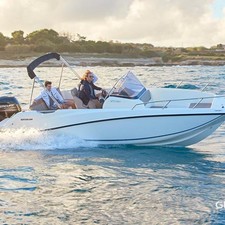 Quicksilver Activ 675 Open