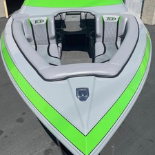 Pro-line 2950 mid cabin