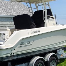 Boston Whaler 230 Outrage