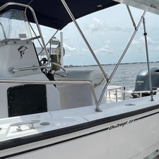Boston Whaler Outrage 20