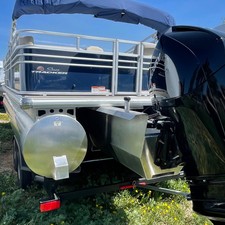 Sun Tracker Party Barge 22XP3 RF