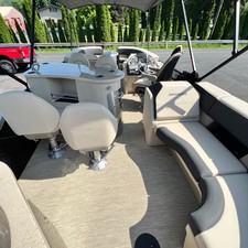 Berkshire 25E STS - Tritoon In Stock