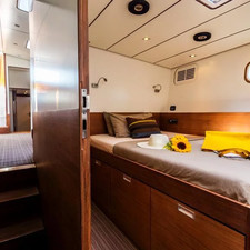 100 ft Length Luxury Yacht