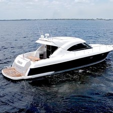Riviera 4700 Sport Yacht