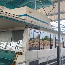 Gibson Houseboat