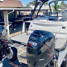 Avalon 27' Catalina Platinum Elite Windshield w/ Twin Mercury 400 Racing Motors!