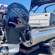 Avalon 27' Catalina Platinum Elite Windshield w/ Twin Mercury 400 Racing Motors!