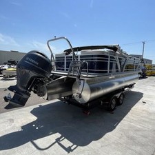 60 x 16 tri-toon passenger vessel