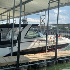 Rinker 320 Express Cruiser