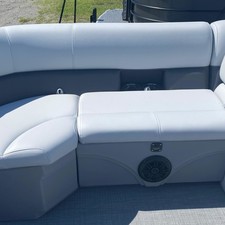 Bentley Pontoons Bentley 220 Navigator