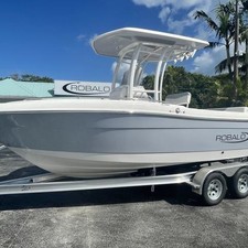 Robalo R222