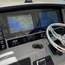 Robalo centre console r272