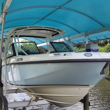 Boston Whaler 270 Vantage