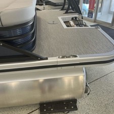 Bennington 23 SSBX
