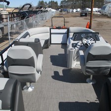 Viaggio Lago 22U Quad Lounger Tripletoon With A Suzuki 150HP Motor
