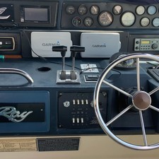 Sea ray 390 express cruiser