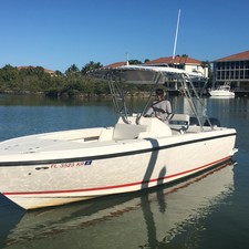 Intrepid 26 center console