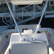 Intrepid 26 center console