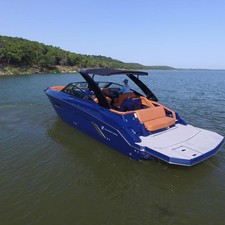 Cruisers Yachts 338 South Beach Edition - Bow Rider