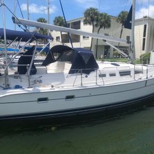 Hunter 44 Aft Cockpit