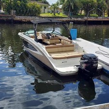 Sea Ray 270 Sundeck Outboard