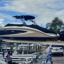 Sea Ray 270 Sundeck Outboard